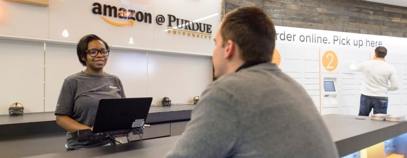Amazon öppnar bemannat utlämningsställe på campus
